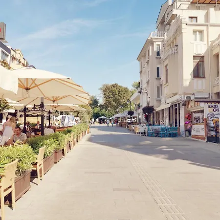 Cozy In The Heart Of Burgas, Bulgaria Apartment